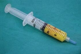 syringe with adipose tissue for penis enlargement surgery